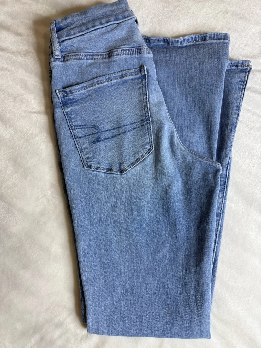 American Eagle Outfitters Light Wash High-Rise Flare Jeans - Picture 2 of 9